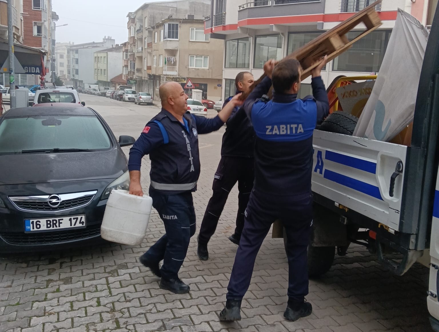 Karacabey Zabıtası 2025&rsquo;te yoğun mesai yaptı
