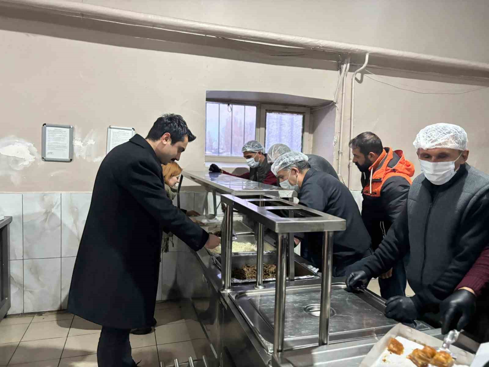 Kaymakam Tutal, &ouml;ğrencilerle iftarda buluştu
