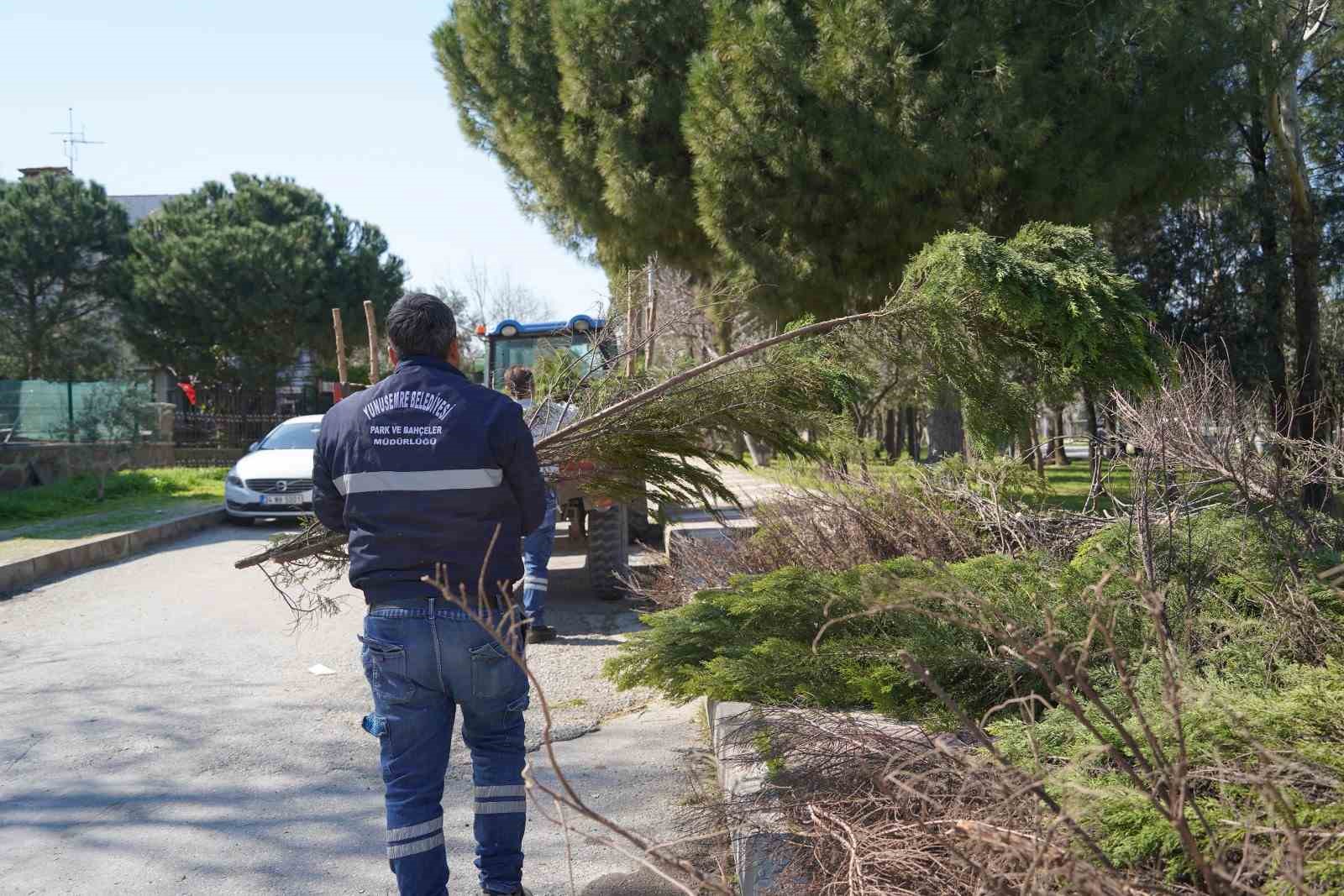 Yunusemre&rsquo;den parklara bahar temizliği

