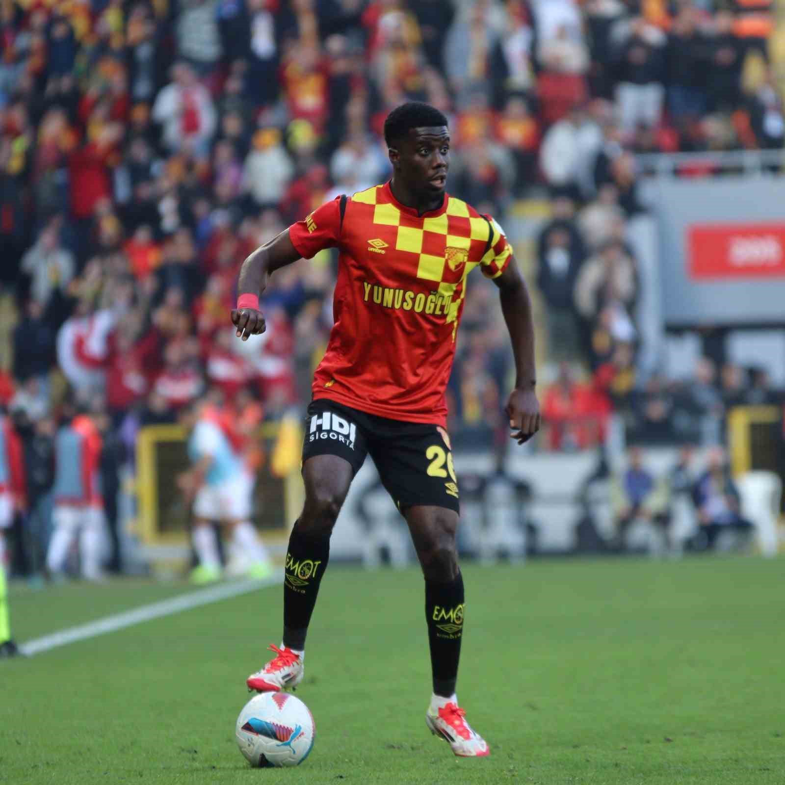 G&ouml;ztepe&rsquo;de sakatlığını atlatan Bokele takımla &ccedil;alışmalara başladı
