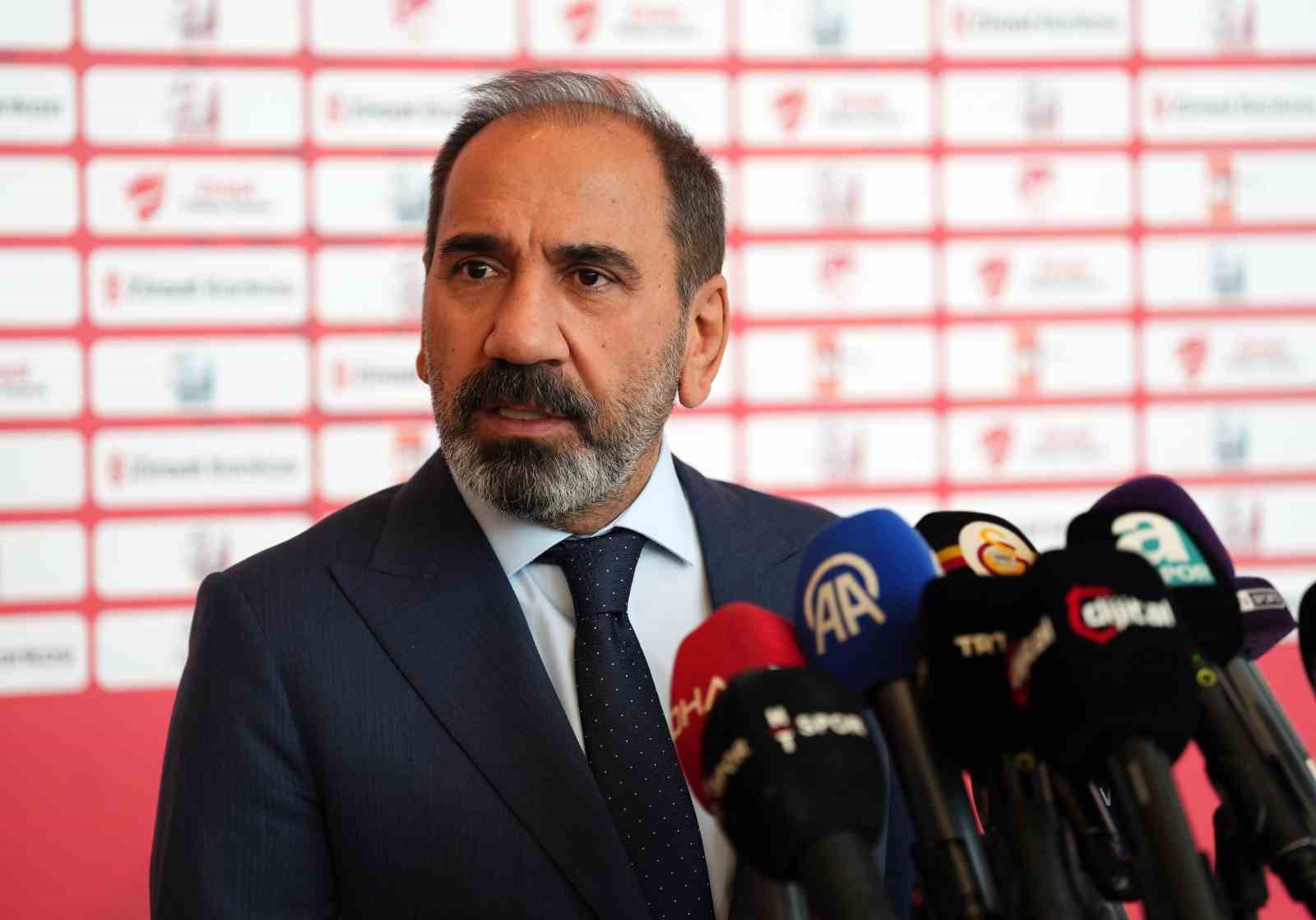 Mecnun Otyakmaz: "İki takımın da y&ouml;neticisi gelsin VAR odasında otursunlar, bu ma&ccedil;ları beraber izleyelim"
