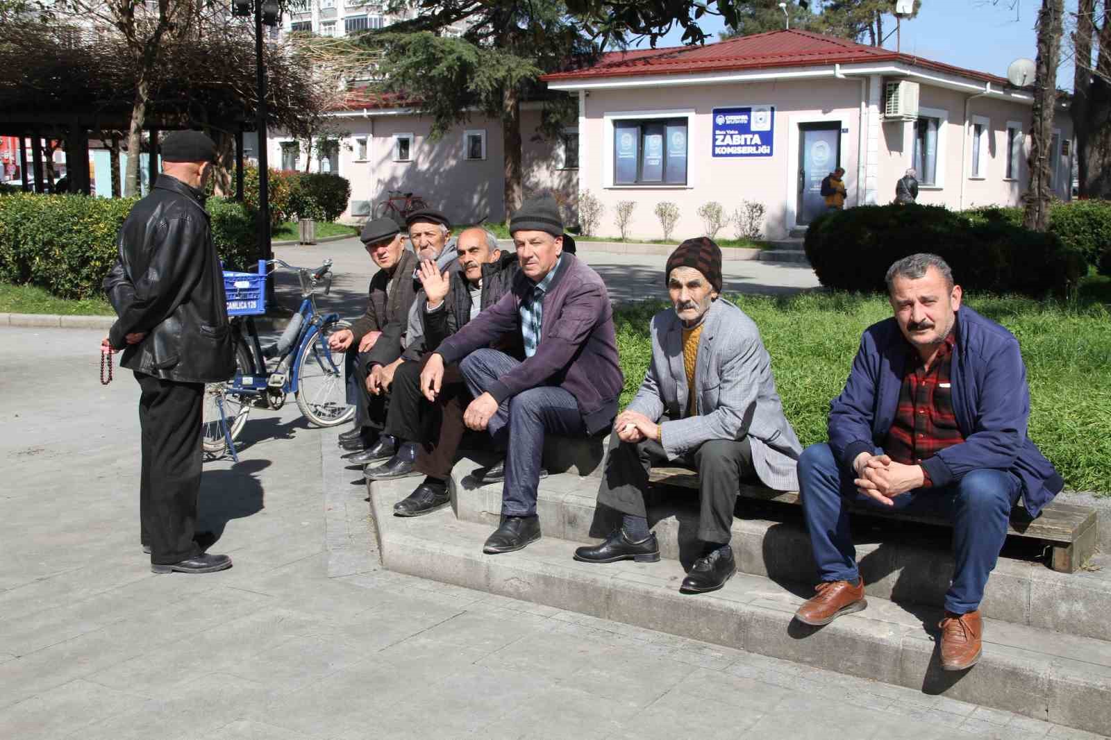 &Ccedil;arşamba&rsquo;da bahar: Vatandaşlar sokağa akın etti
