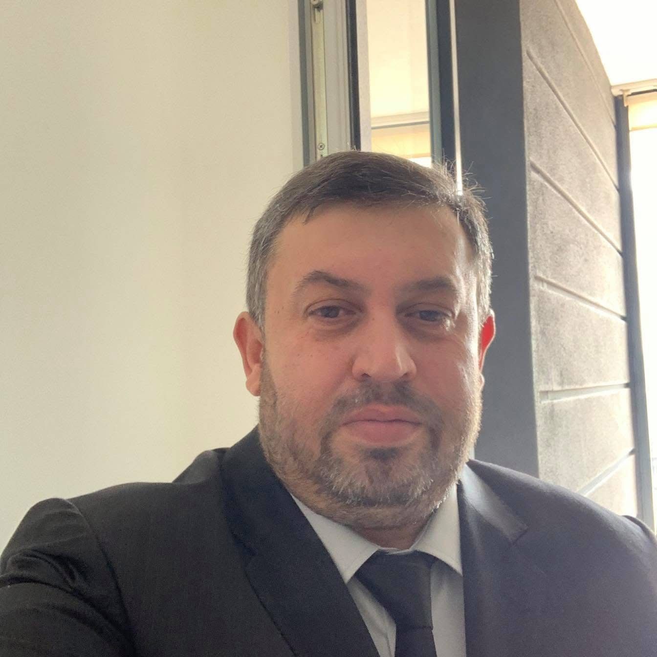 Sahilde &ouml;l&uuml; bulunan iş adamı son yolculuğuna uğurlandı
