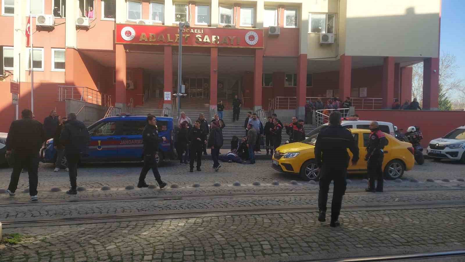 Kendisine istismarda bulunduğunu iddia ettiği şahsı adliye &ouml;n&uuml;nde kalbinden bı&ccedil;akladı
