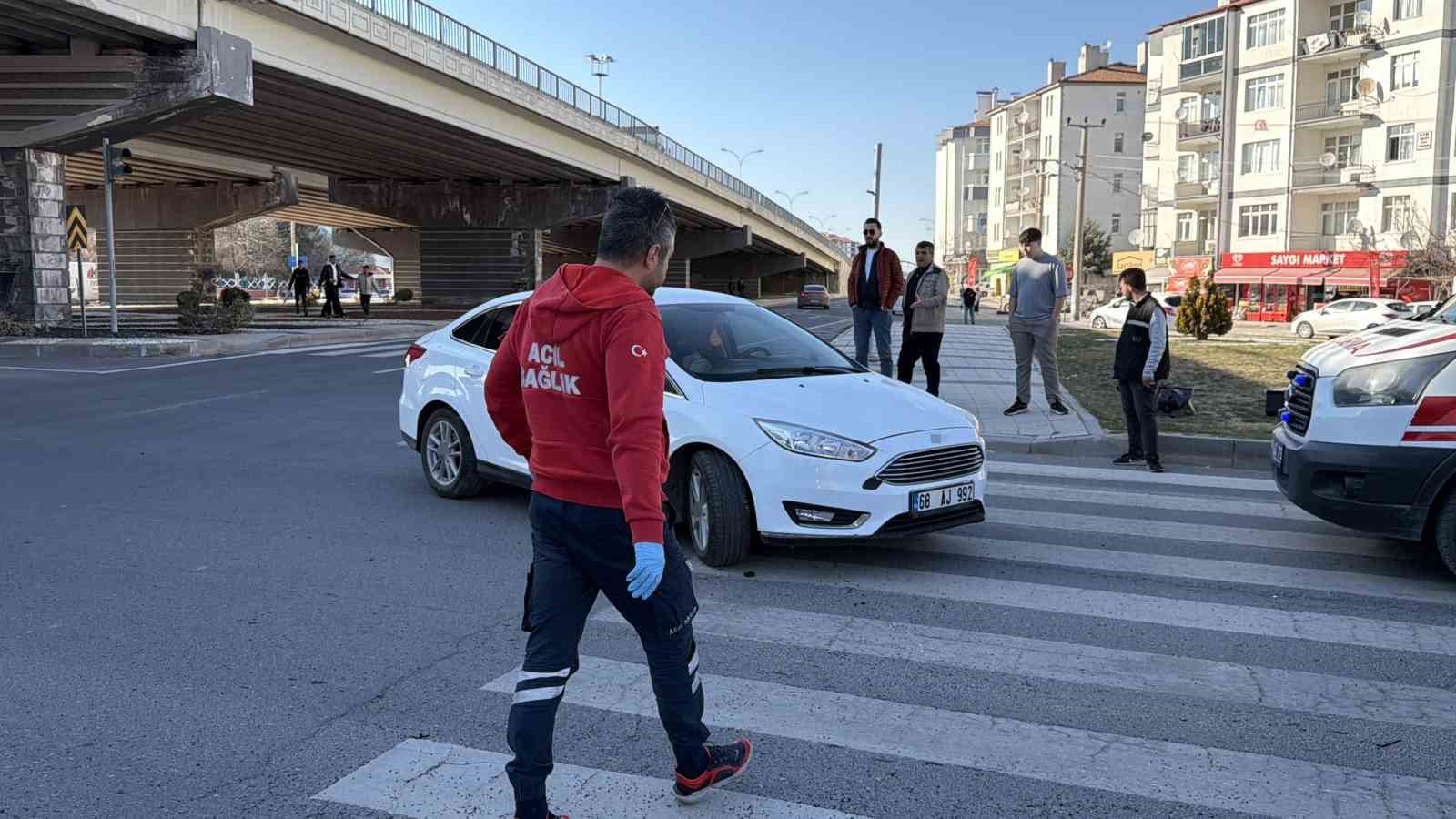 Aksaray&rsquo;da iki otomobil &ccedil;arpıştı: 2 yaralı
