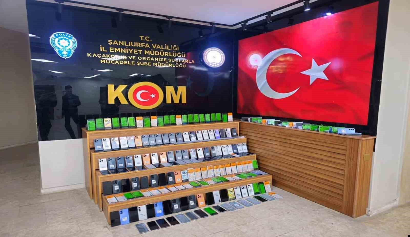 Şanlıurfa&rsquo;da 4 milyon TL&rsquo;lik ka&ccedil;ak cep telefonu ele ge&ccedil;irildi
