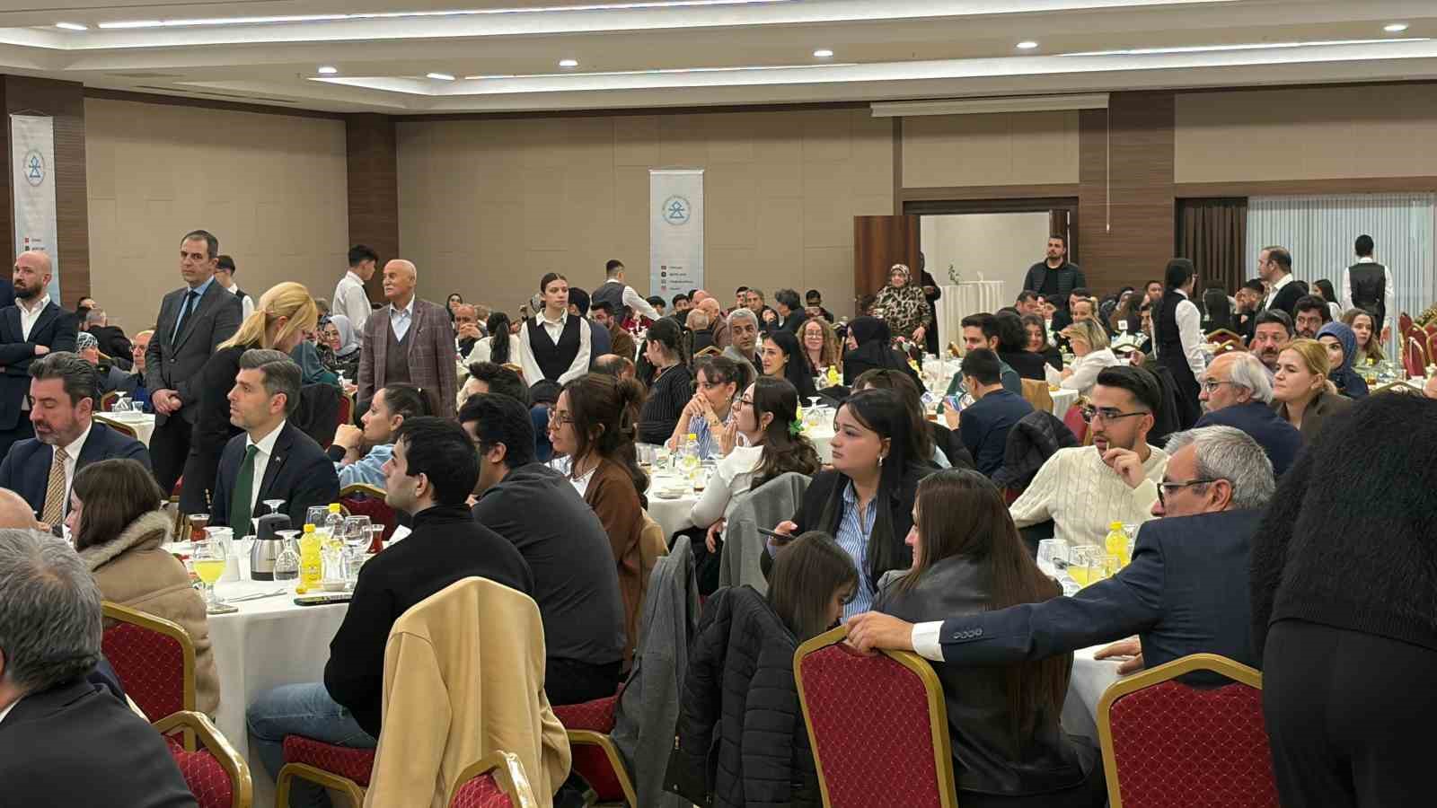 Bakan Tekin: "&Ccedil;ocuklarımızın ve gen&ccedil;lerimizin birbirine daha dikkatle baktığı iklimi kuvvetlendirmek zorundayız"
