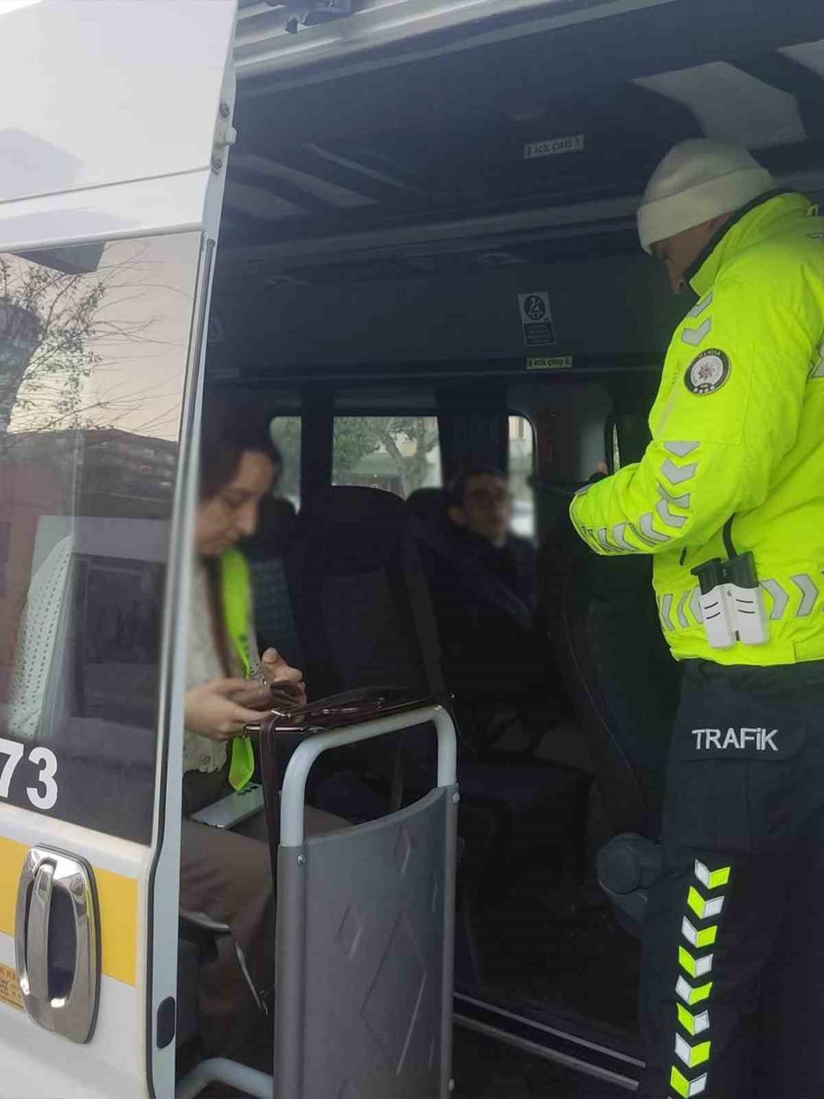 Manisa&rsquo;da okul servislerine sıkı denetim
