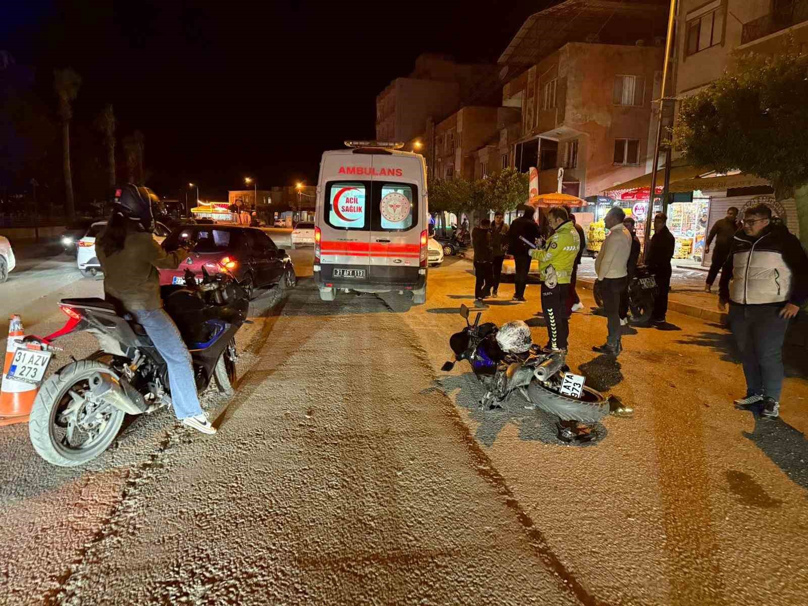 Payas’ta otomobille çarpışan motosikletin sürücüsü yaralandı