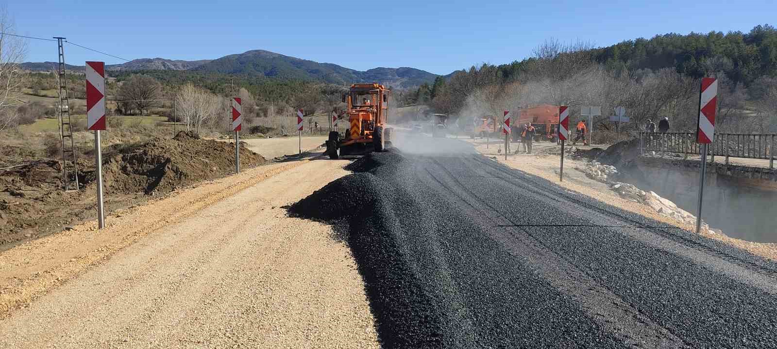 Çorum’da ayağı çöken köprüye alternatif yapılan yolda çalışmalarda sona gelindi