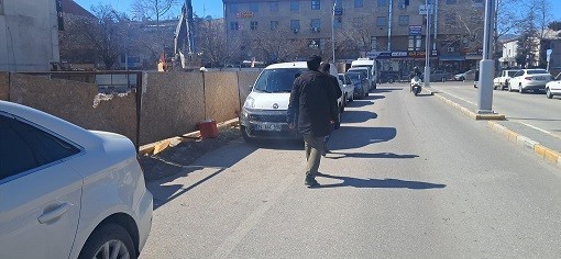 Erzincan’da inşaat çalışmaları yayaları tehlikeye atıyor