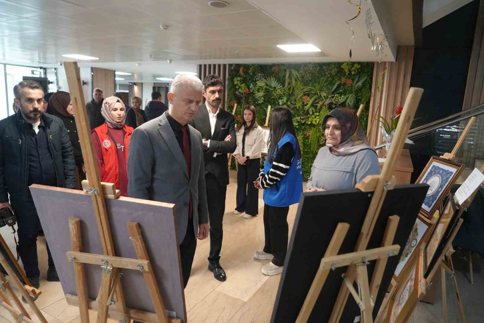Muş&rsquo;ta "Sanatın Diliyle Değerlerimiz" sergisi a&ccedil;ıldı
