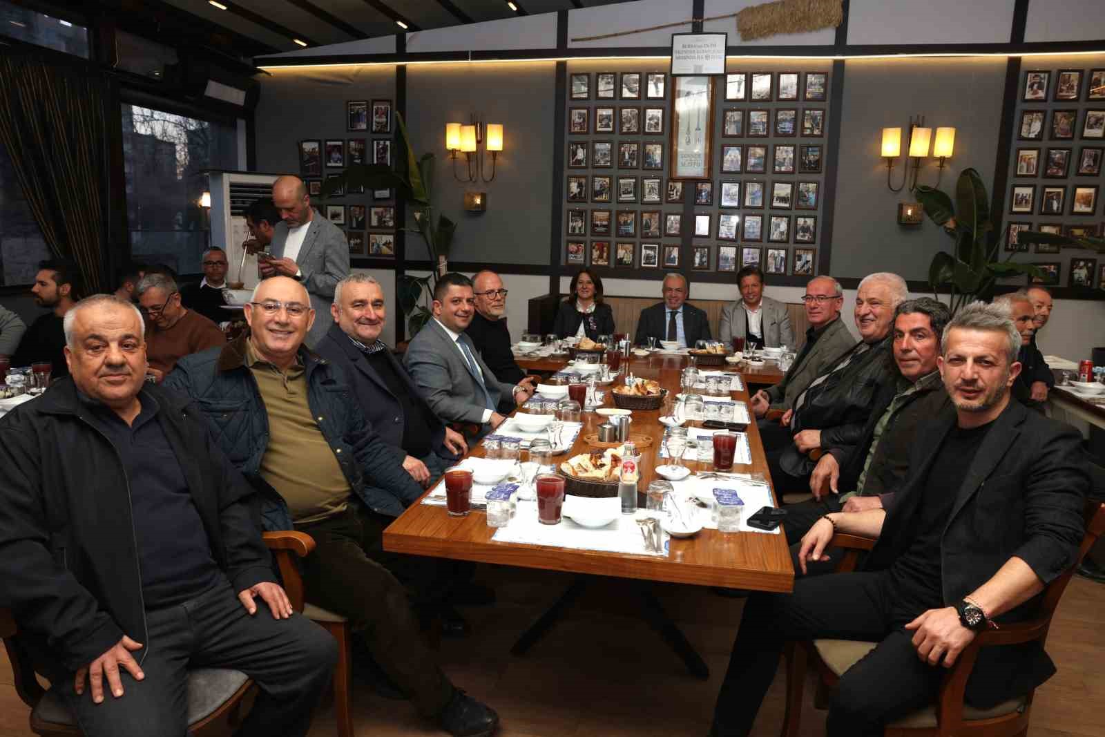 Başkan Şadi &Ouml;zdemir amat&ouml;r spor kul&uuml;p temsilcileri ile buluştu
