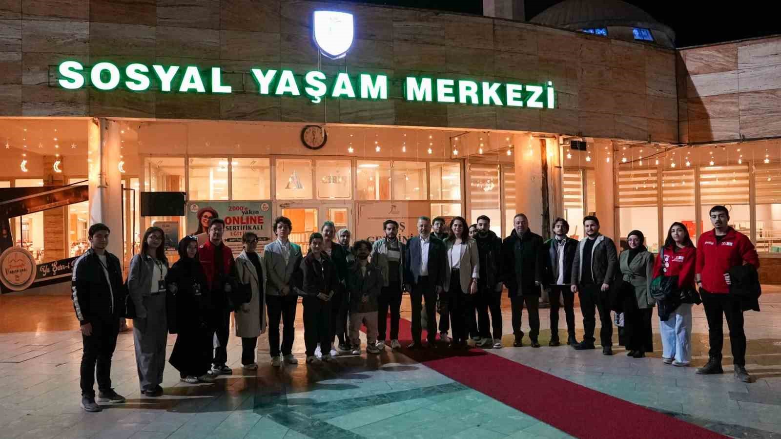 Rektör Kırışık, "Gelecek ve Gençlik İftarı"nda öğrencilerle buluştu