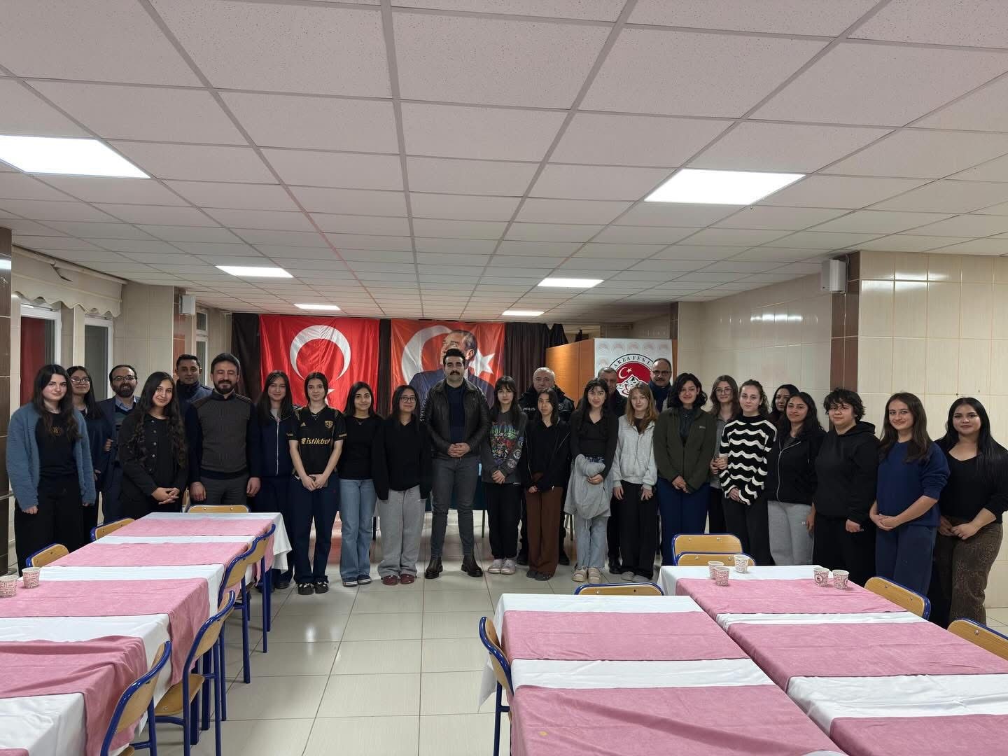 Tomarza protokolü öğrencilerle iftarda buluştu