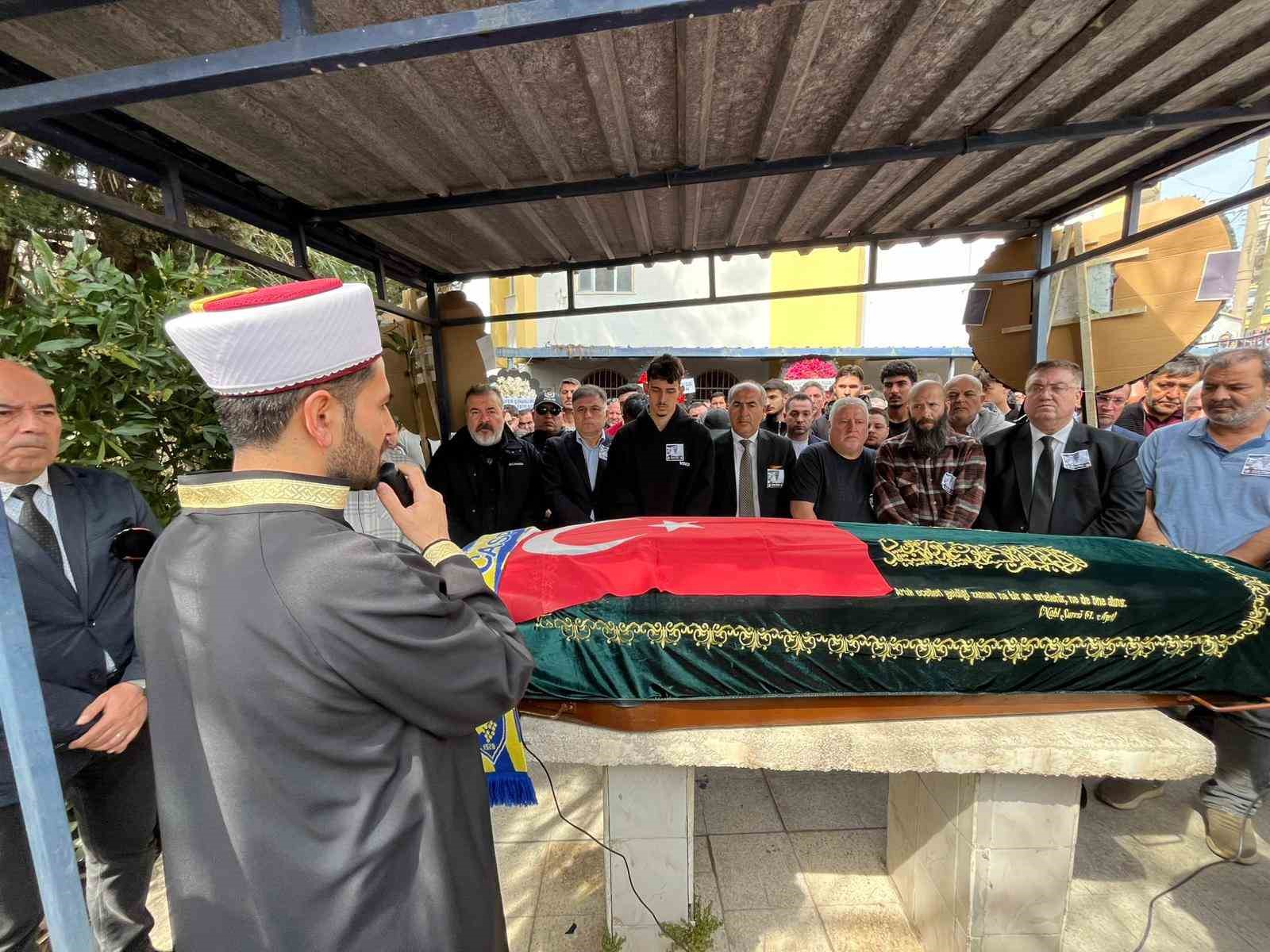 İzmir’de öldürülen taksi şoförü son yolculuğuna uğurlandı