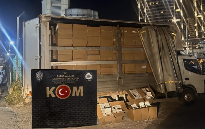 Bursa&rsquo;da 3 milyon ka&ccedil;ak makaron ele ge&ccedil;irildi
