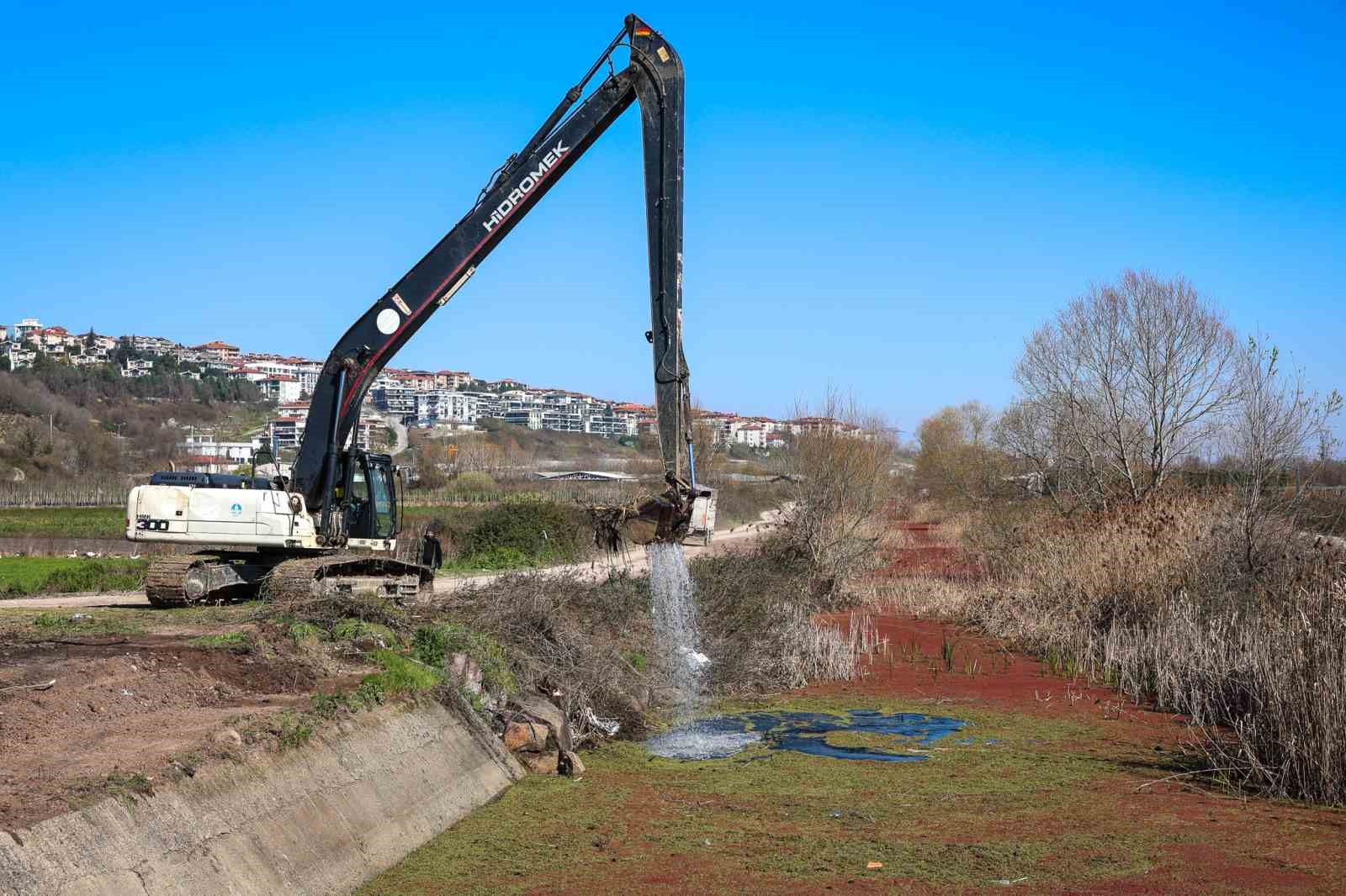 Çark Deresi’nde 5 kilometrelik hat temizleniyor
