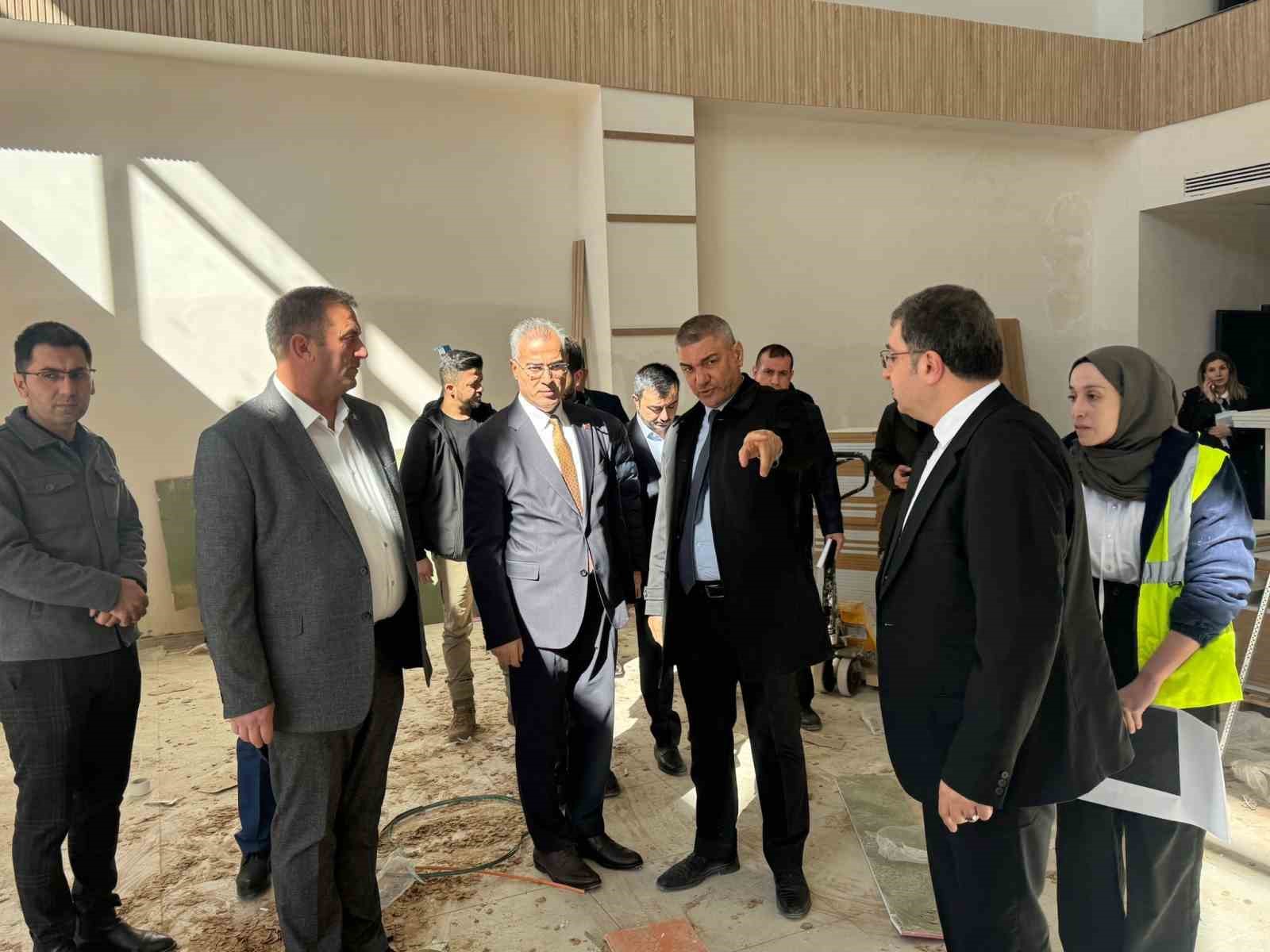 60 yataklı Dicle Devlet Hastanesi&rsquo;nin yapımının y&uuml;zde 95&rsquo;i tamamlandı
