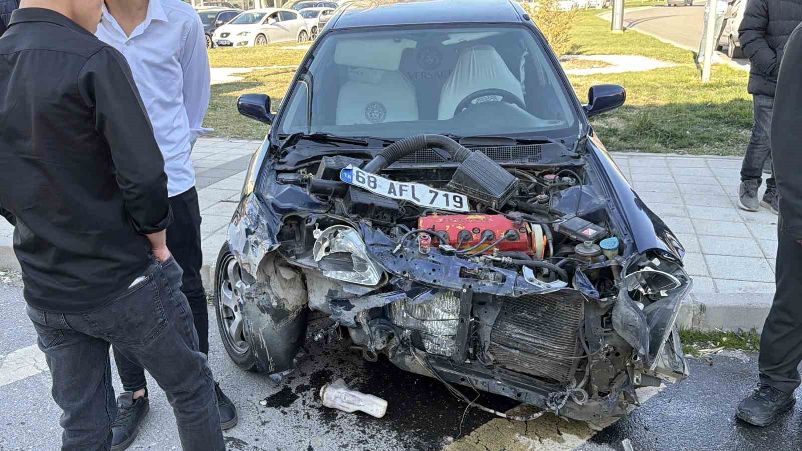 Aksaray’da iki otomobil çarpıştı: 2 yaralı