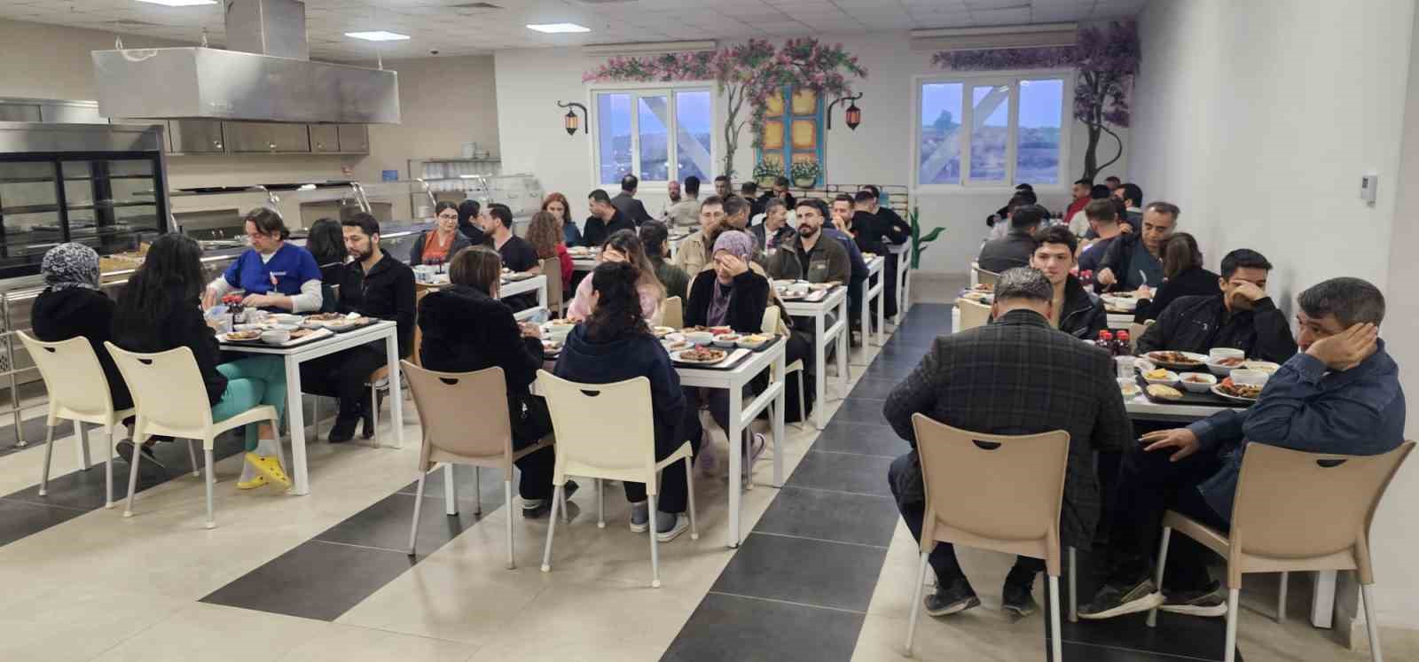 Defne Devlet Hastanesi personeli iftar programında bir araya geldi