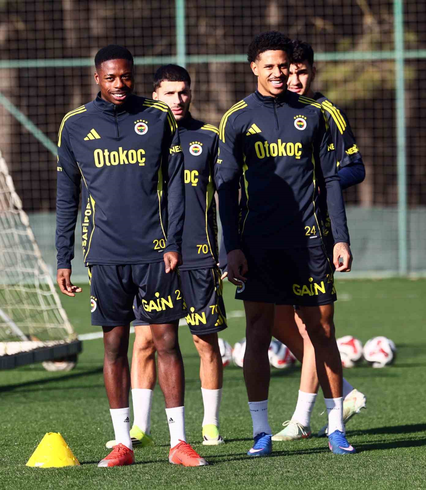 Fenerbah&ccedil;e, Karag&uuml;mr&uuml;k ma&ccedil;ı hazırlıklarına başladı
