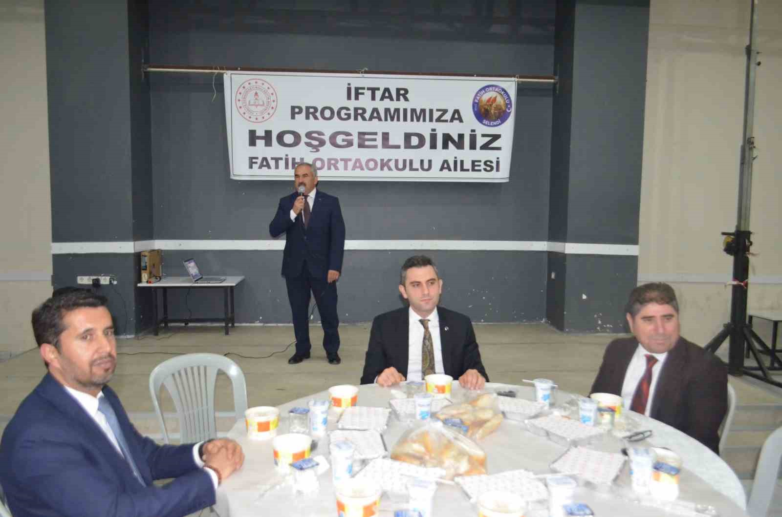 Selendi&rsquo;de eğitim camiası aynı sofrada buluştu
