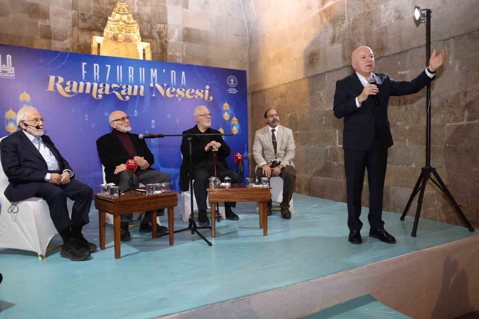 Tarihi mekanda "Medreseden &Uuml;niversiteye Erzurum&rsquo;da İlim"  konuşuldu
