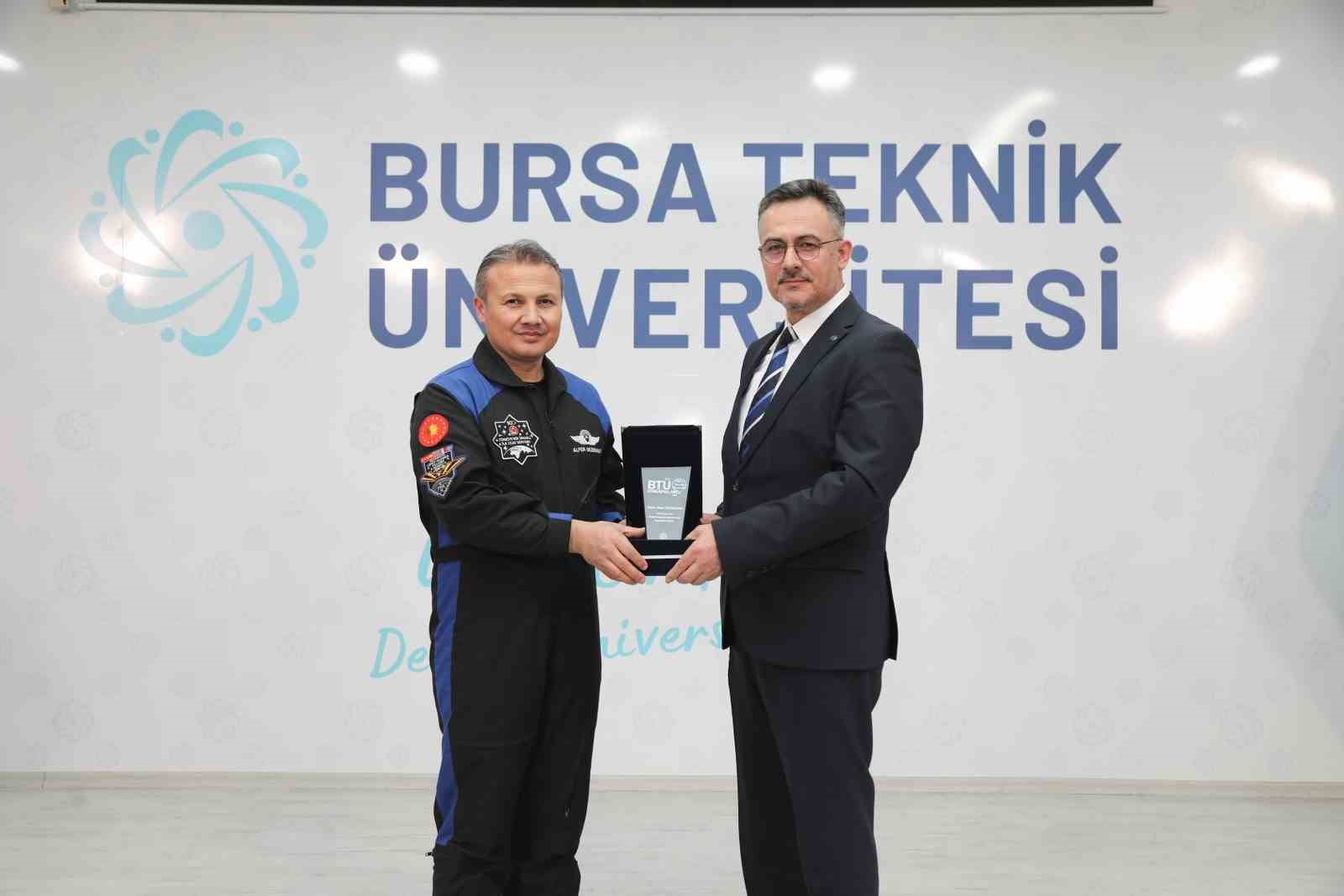 T&uuml;rkiye&rsquo;nin ilk astronotu Alper Gezeravcı BT&Uuml; &ouml;ğrencileriyle buluştu
