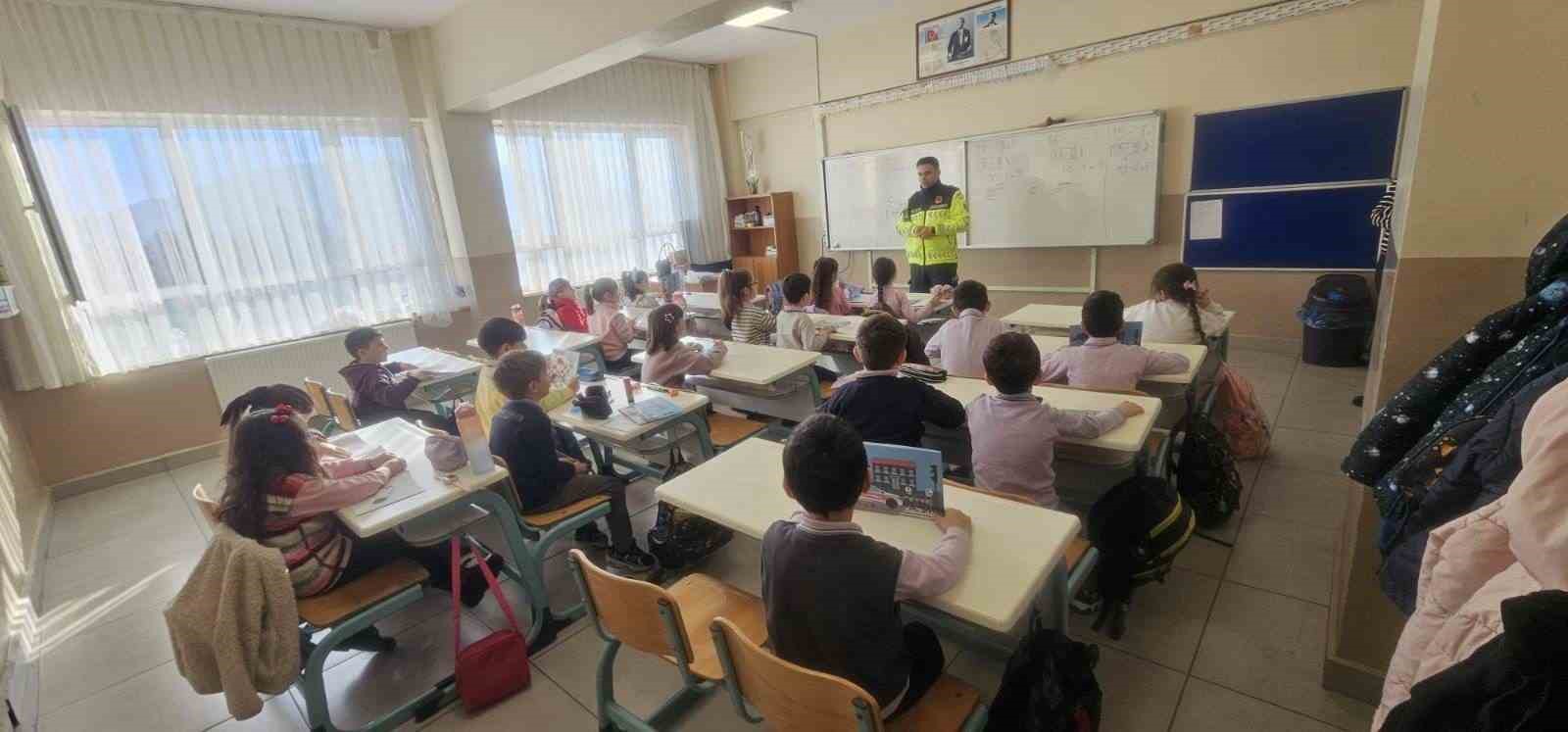 Bilecik&rsquo;te &ouml;ğrencilere trafik eğitimi verildi
