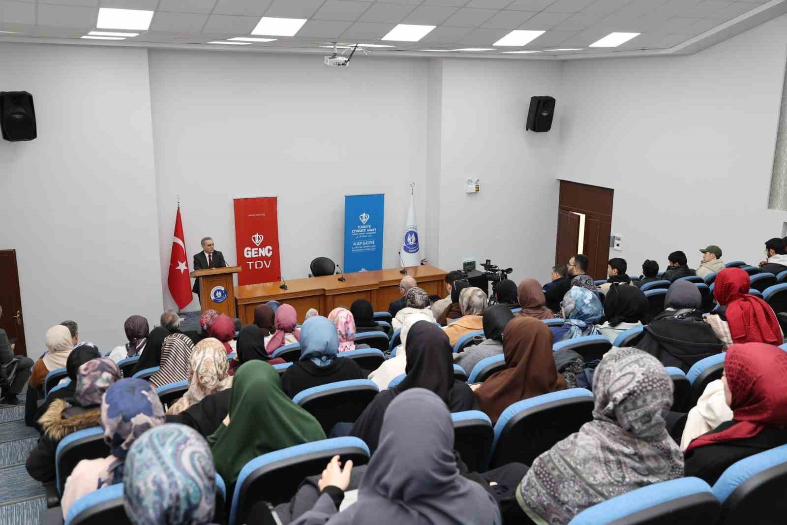 Rektör Prof. Dr. Altun, öğrencilerle kitap tahlili yaptı