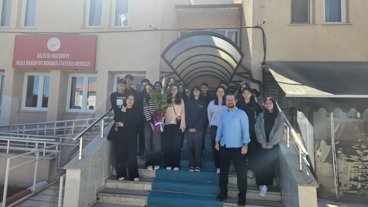 S&ouml;ğ&uuml;t Anadolu Lisesi &ouml;ğrencileri huzurevi sakinleriyle bir araya geldi
