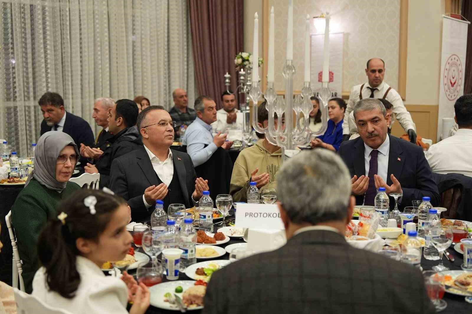 Gaziantep&rsquo;te koruyucu aileler ve &ccedil;ocukları iftarda buluştu
