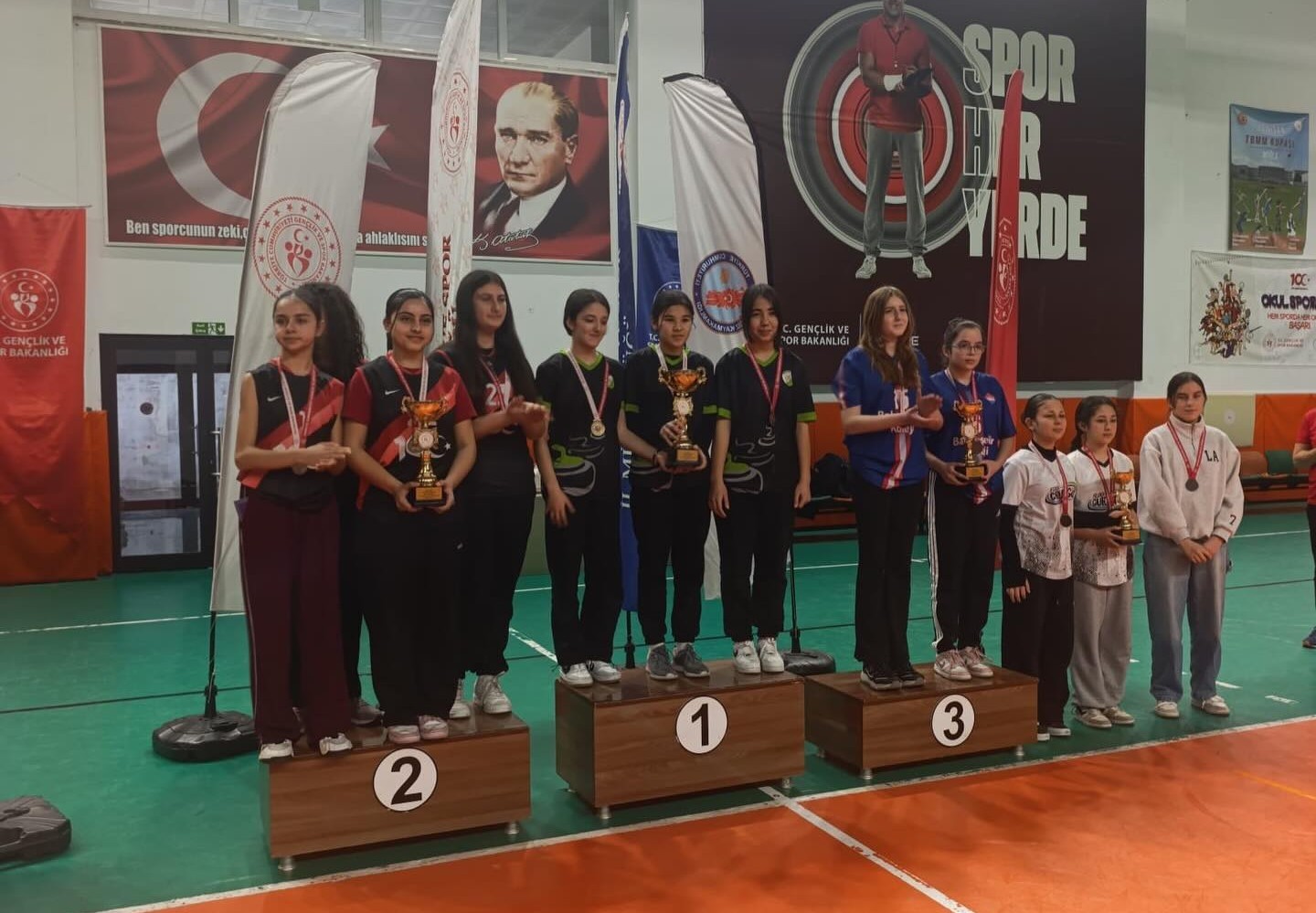 K&ouml;yceğiz Toparlar Ortaokulu Kız Takımı Floor Curling İl Şampiyonu oldu
