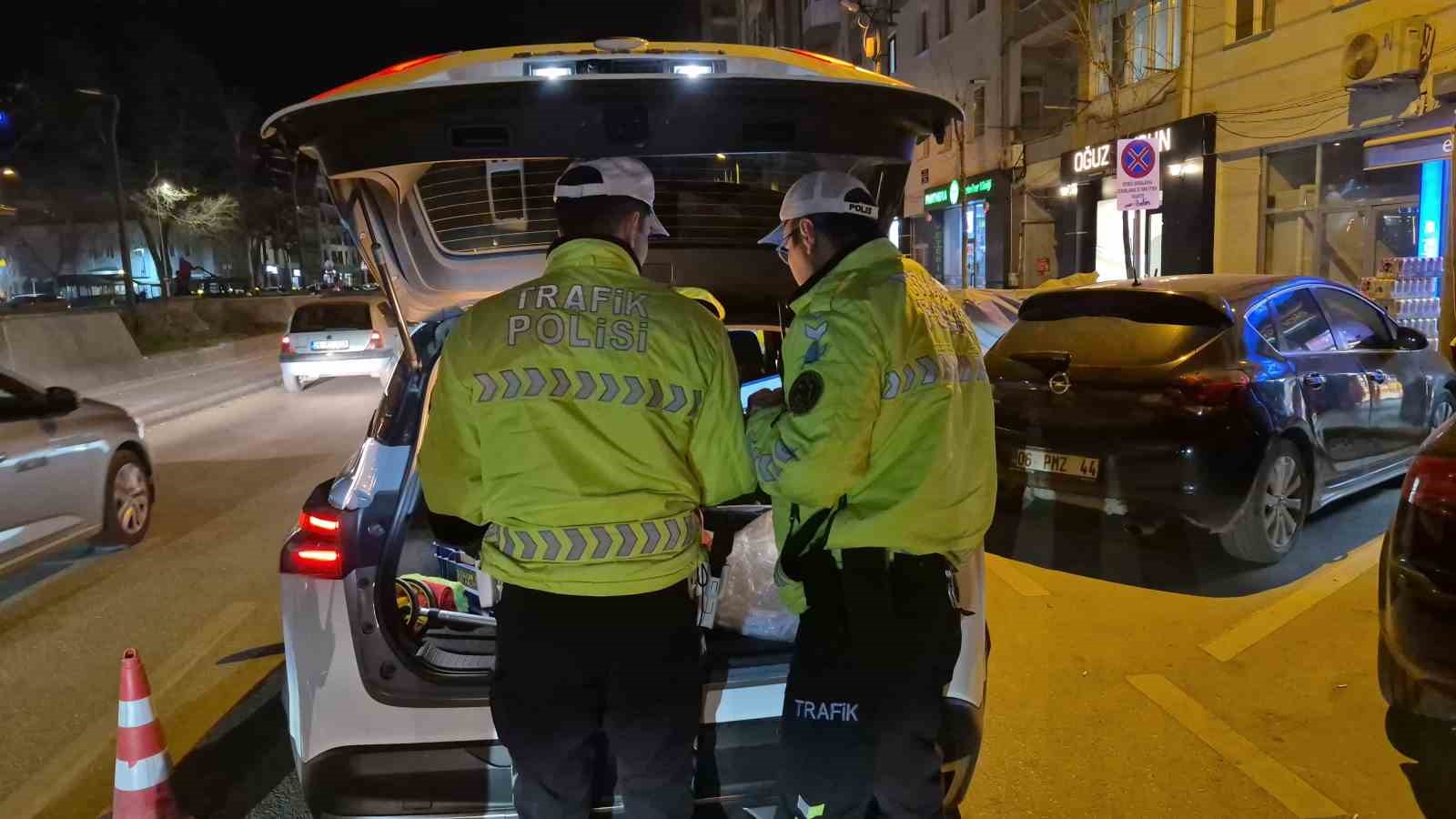 Eskişehir&rsquo;de polis ekiplerince 328 şahıs ve 142 ara&ccedil; sorgulandı
