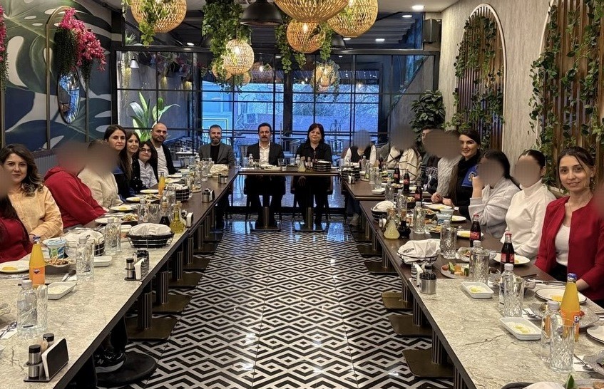 K&uuml;tahya İl Emniyet M&uuml;d&uuml;rl&uuml;ğ&uuml; iftar sofrasını sevgi evlerinde kalan &ccedil;ocuklarla paylaştı
