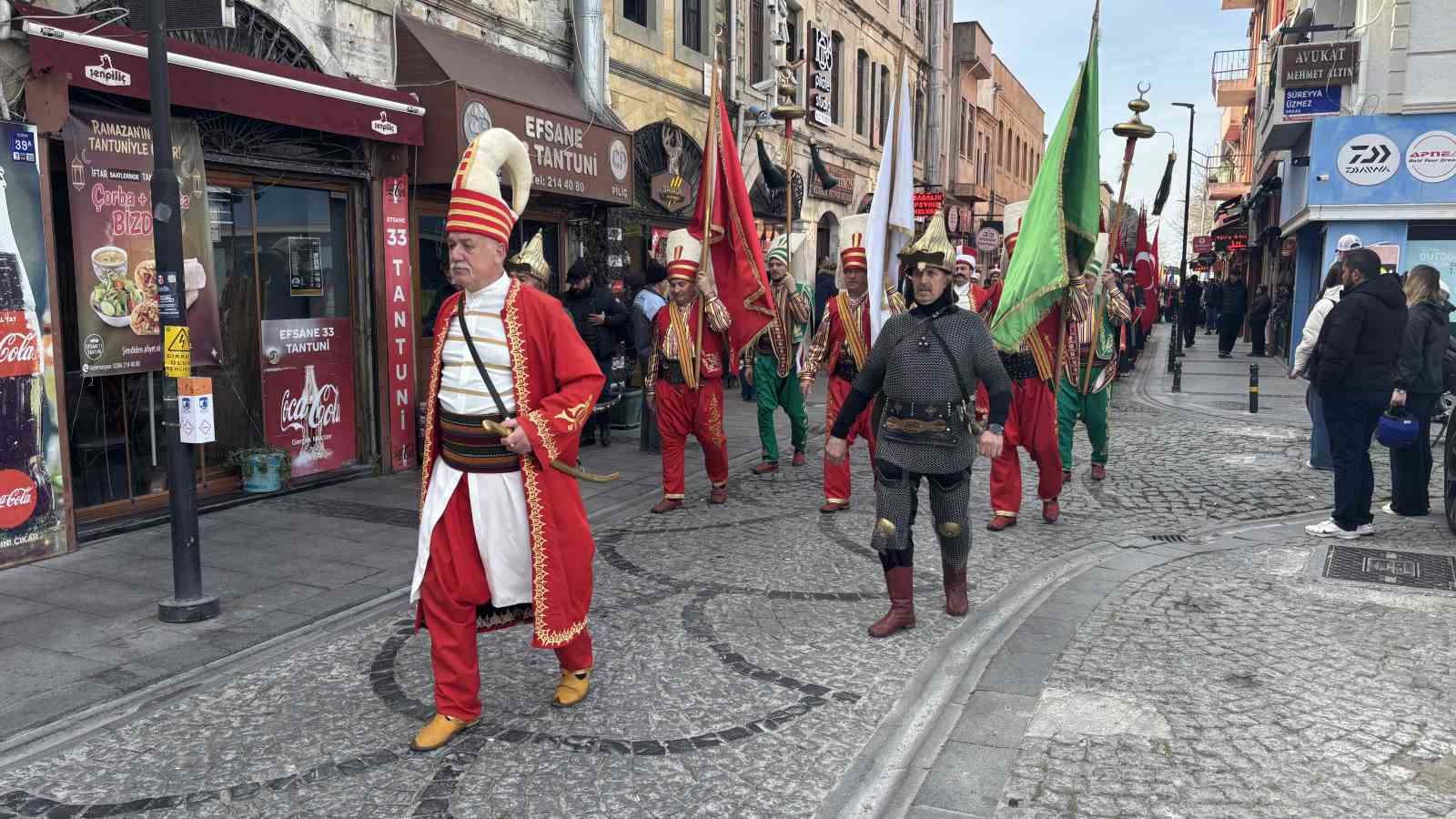 &Ccedil;anakkale&rsquo;de 111 yıllık &rsquo;Zafer&rsquo; coşkusu
