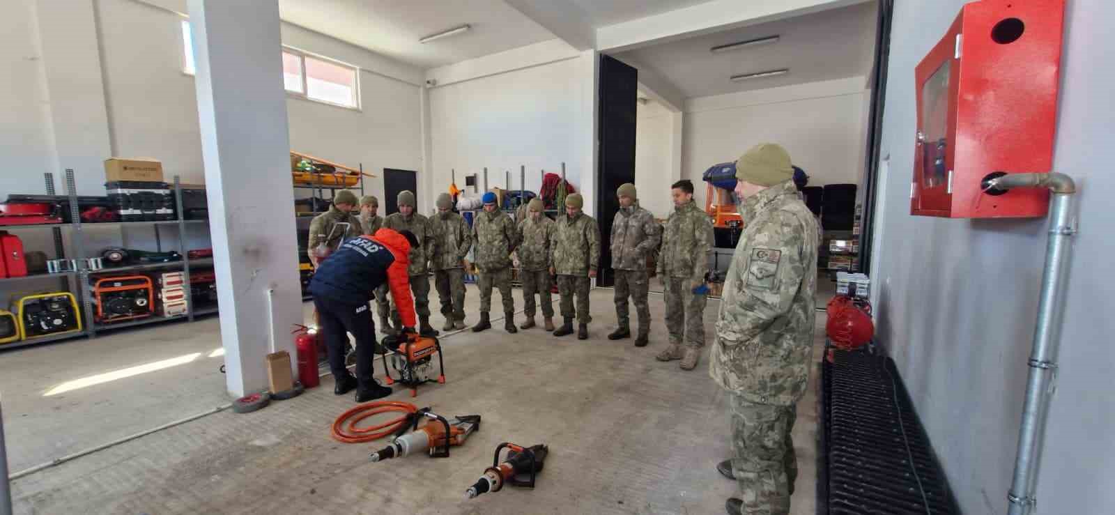 Bayburt&rsquo;ta komandolara arama kurtarma eğitimi verildi
