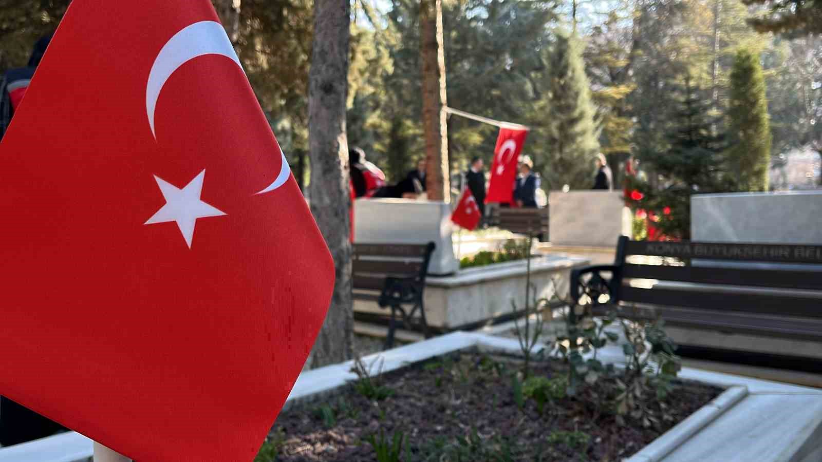 Şehitliklerde temizlik ve bakım &ccedil;alışmaları başlatıldı
