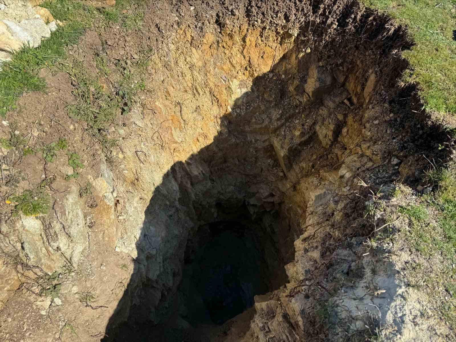 Ka&ccedil;ak kazı yapan 3 ş&uuml;pheli su&ccedil;&uuml;st&uuml; yakalandı
