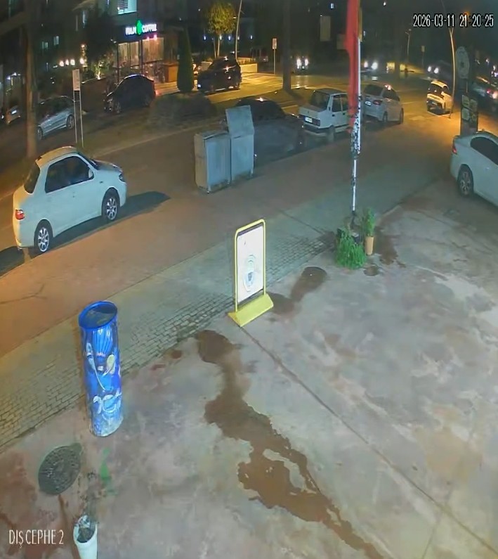 Kamyonetle &ccedil;arpışan motosikletli yaralandı
