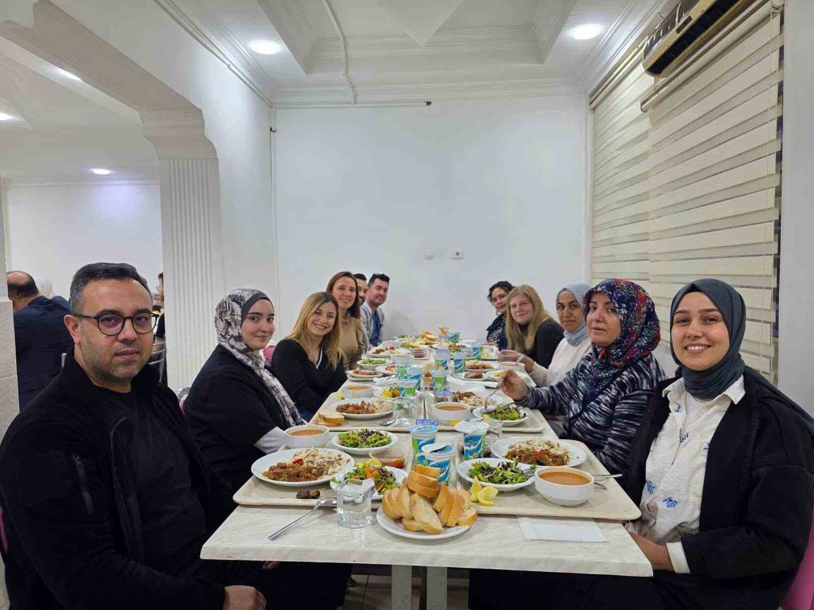 Sağlık&ccedil;ılar iftar sofrasında buluştu
