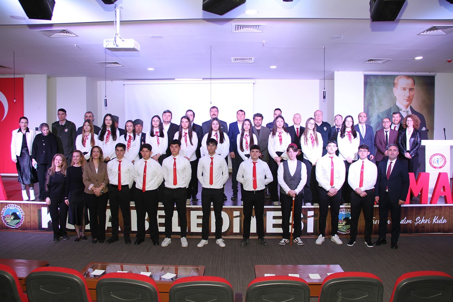 Kula&rsquo;daki anma programı duygu dolu anlar yaşattı
