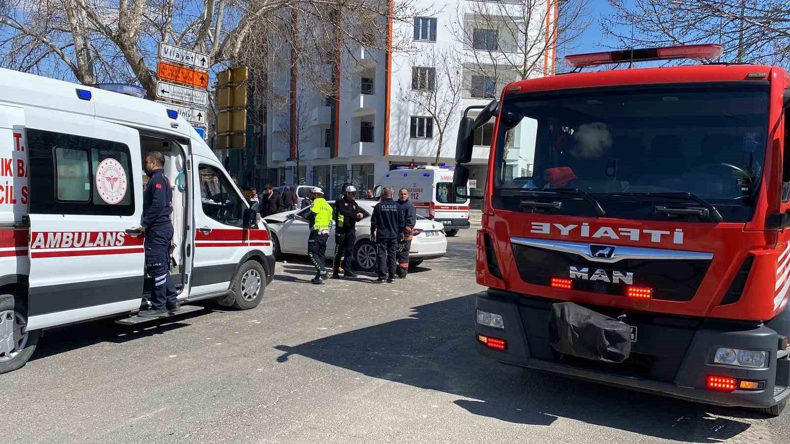 Elazığ&rsquo;da otomobiller &ccedil;arpıştı: 6 yaralı
