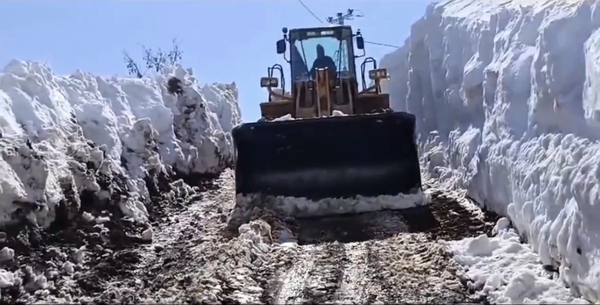 Bingöl’de karla mücadele çalışmaları sürüyor