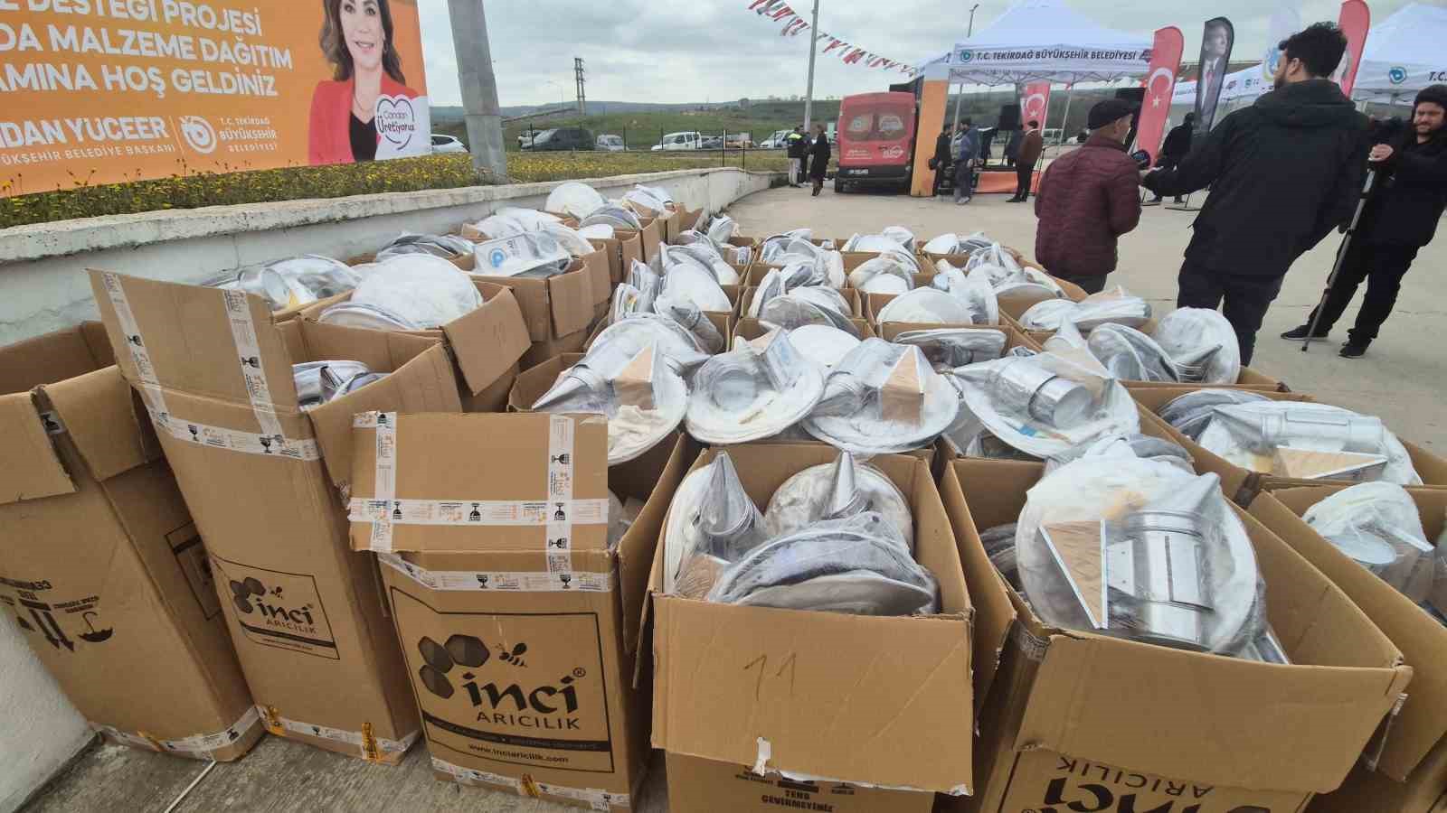 Tekirdağ&rsquo;da arıcılara ekipman desteği
