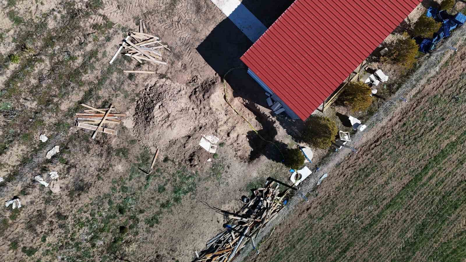 Babasının bah&ccedil;esinde cansız bedeni bulunan kızın kesin &ouml;l&uuml;m sebebi araştırılıyor
