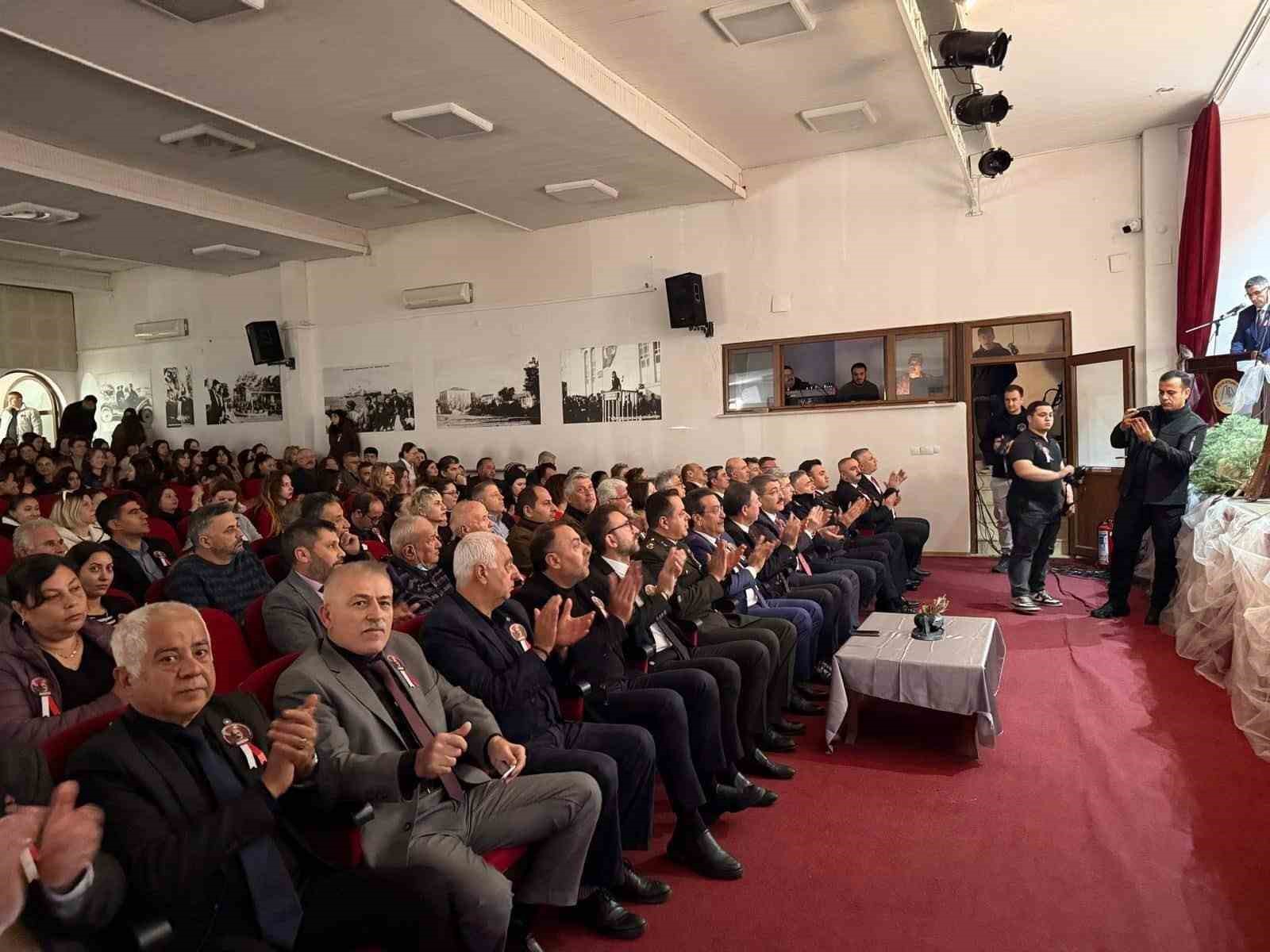 Burhaniye&rsquo;de İstiklal Marşının kabul&uuml; ve Mehmet Akif Ersoy&rsquo;u anma programı d&uuml;zenlendi
