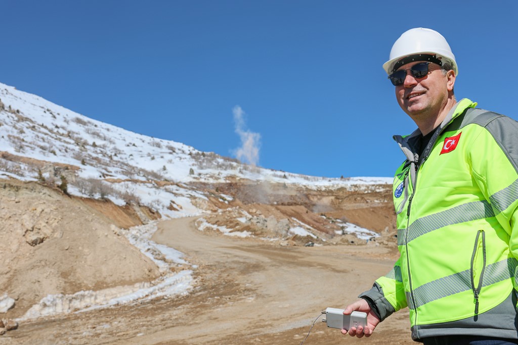 Tecer Taş Kırma ve Eleme Tesisi’nde yeni sezonun ilk patlatması yapıldı