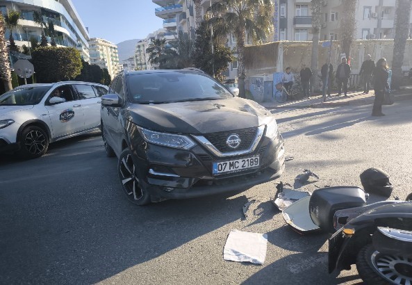 Alanya&rsquo;da SUV motosiklet &ccedil;arpıştı: 1 &ouml;l&uuml; 1, yaralı

